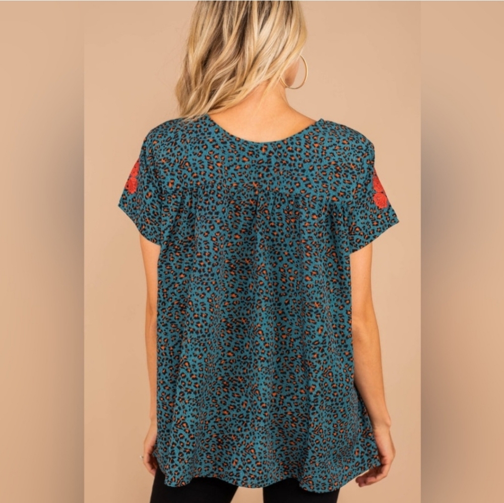 See And Be Seen Leopard Print Embroidered Short Sleeve Top or Tunic Medium - Picture 2 of 11